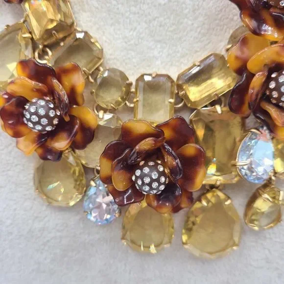 NWOT J Crew Tortoise Clear and Gold Crystal Statement Flower Necklace - Picture 3 of 12